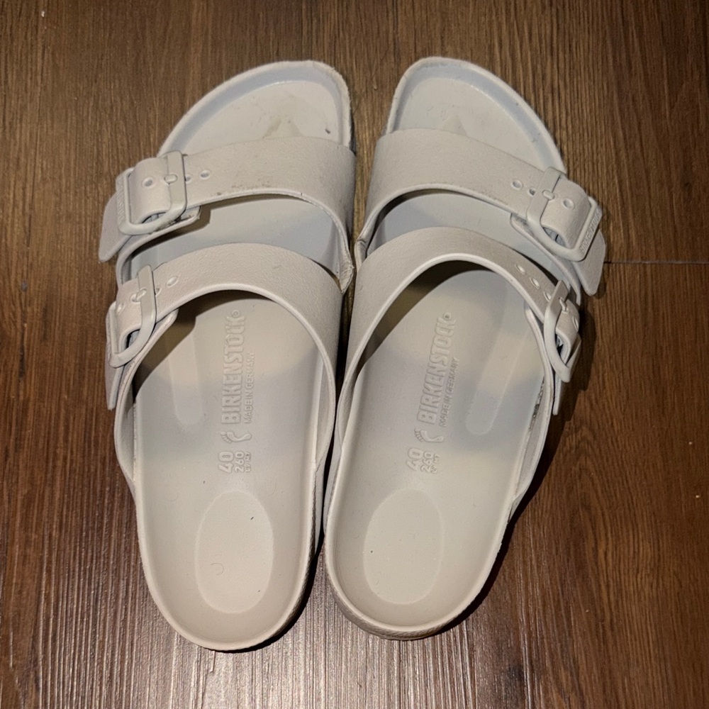 Birkenstock Women's Light Gray Sandals